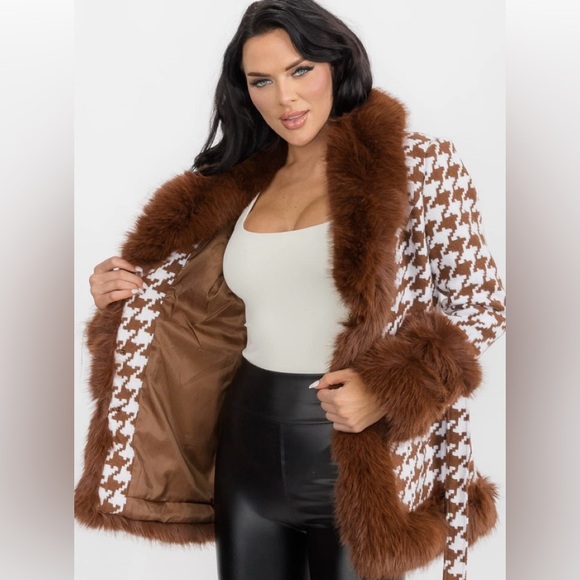 Jackets & Blazers - Brown and White Houndstooth Faux Fur Trim Coat